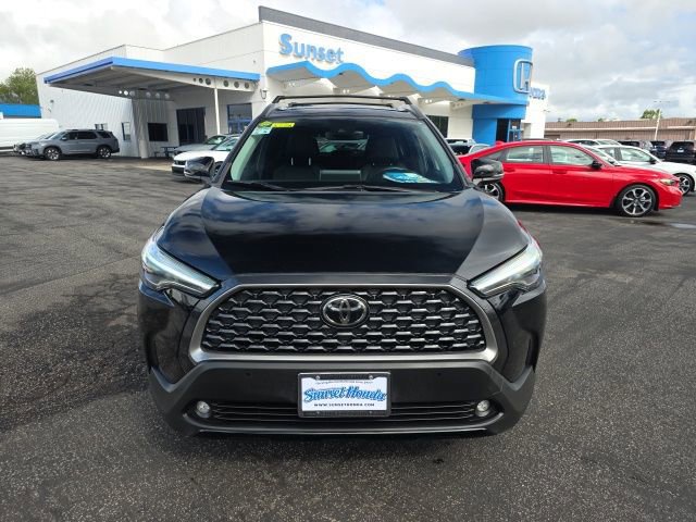 Used 2022 Toyota Corolla Cross XLE w/ Convenience Package image 9