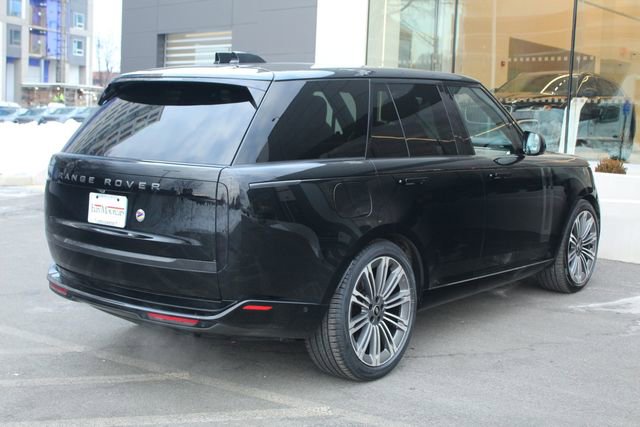 Used 2023 Land Rover Range Rover SE image 2