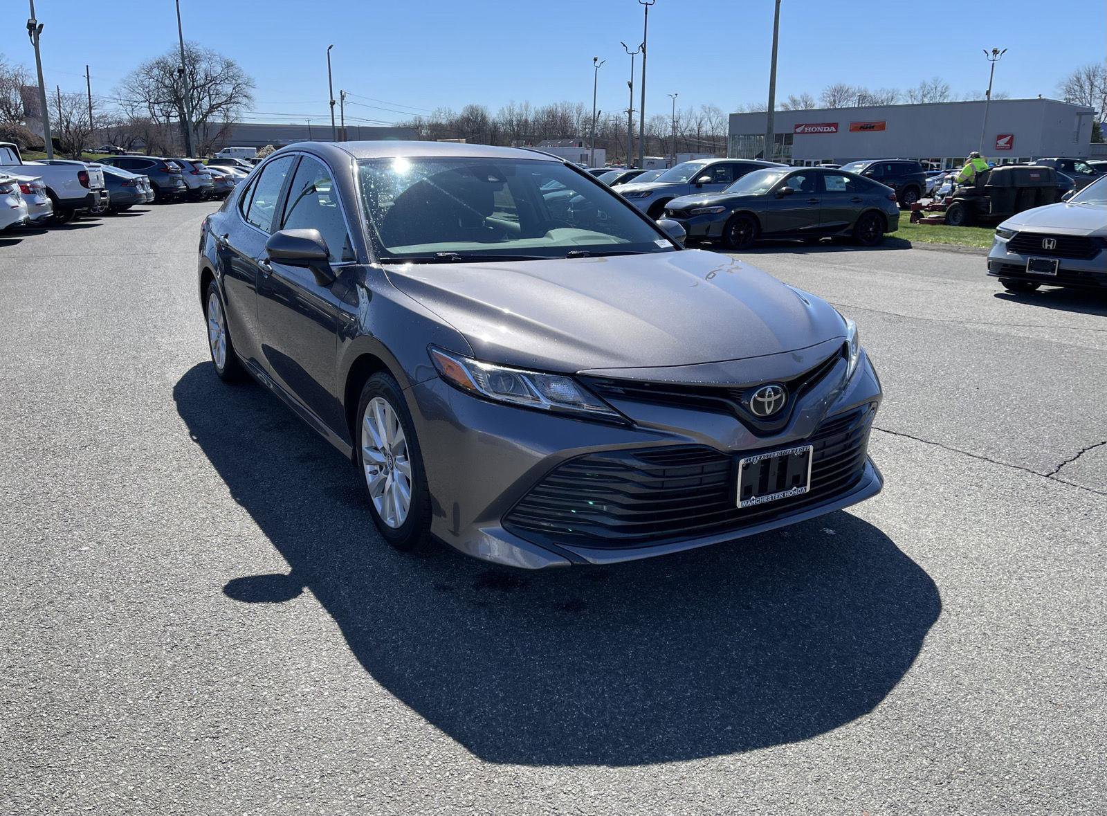 Used 2019 Toyota Camry LE image 1