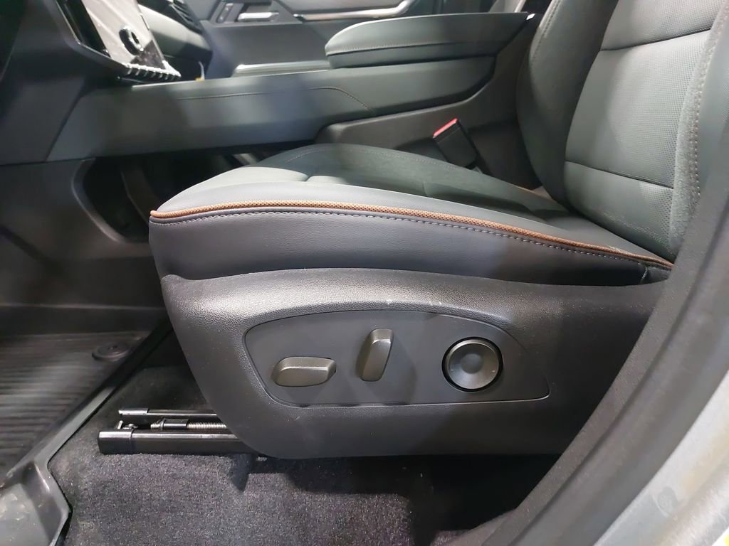 New 2025 GMC Acadia AT4 w/ LPO, Floor Liner Package image 33
