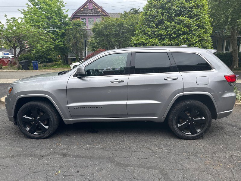 Used 2015 Jeep Grand Cherokee Altitude AWD/4WD image 7