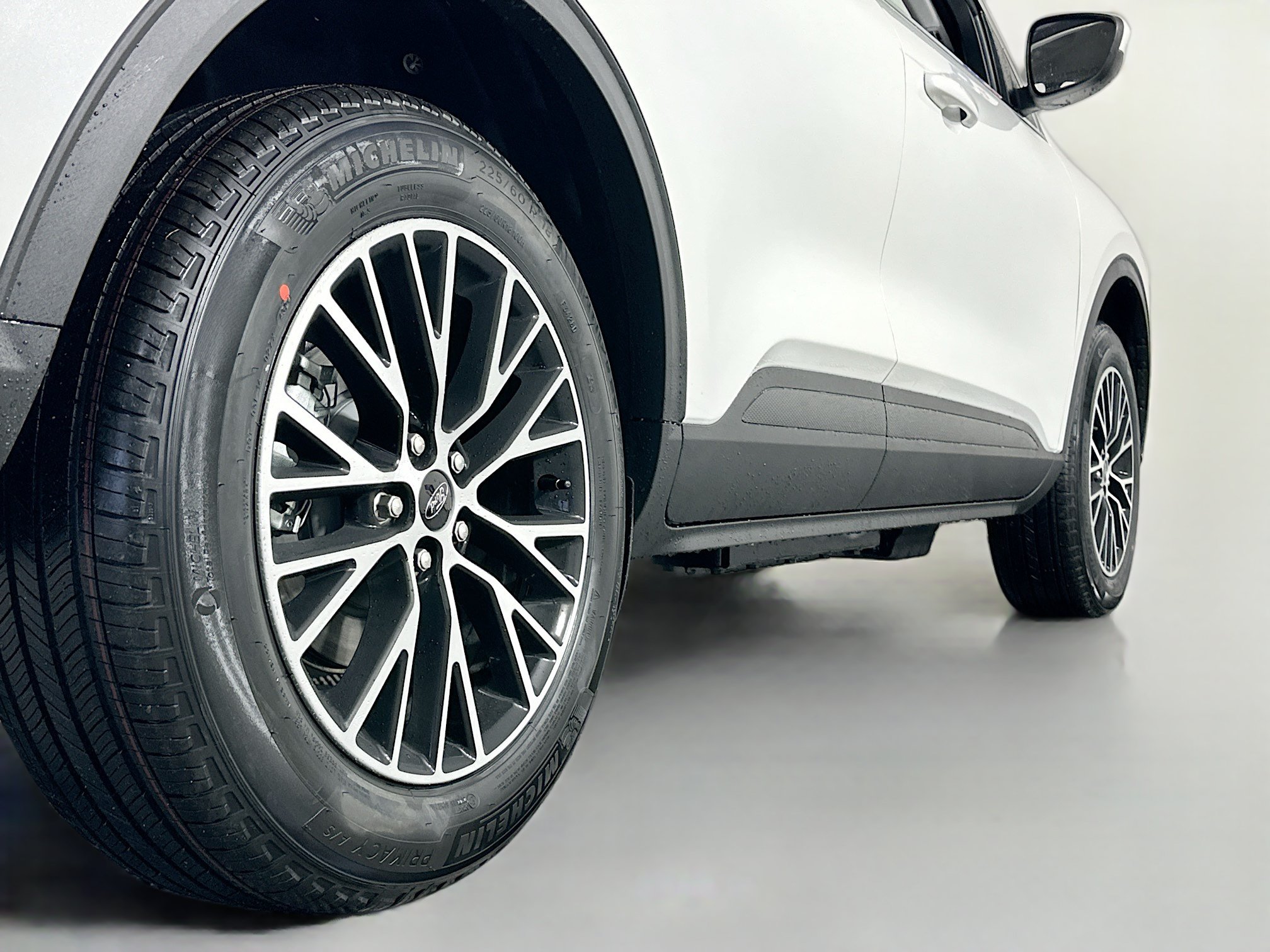 New 2025 Ford Escape SE w/ Class II Trailer Tow Package FWD image 13