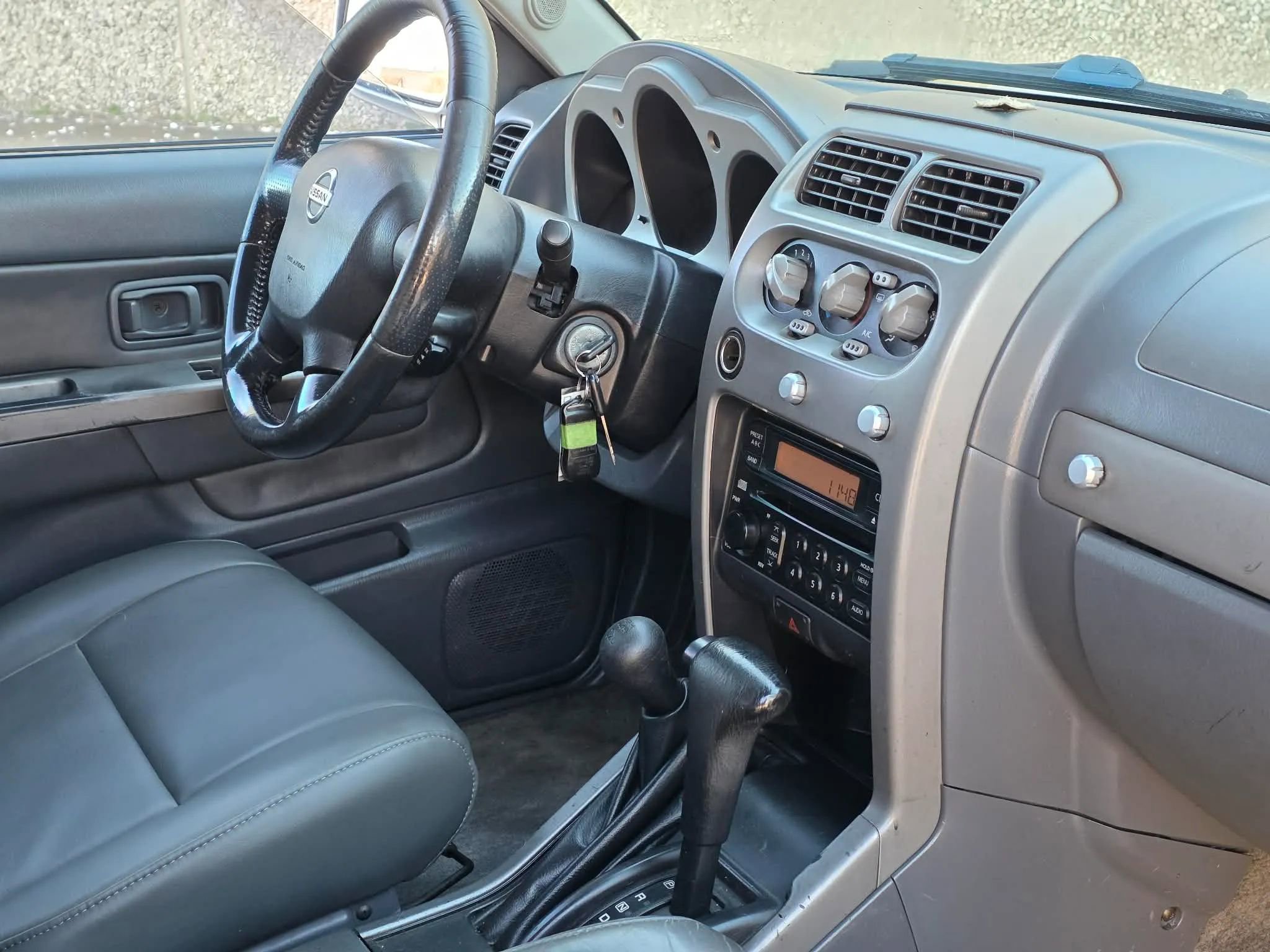 Used 2002 Nissan Frontier SE image 16