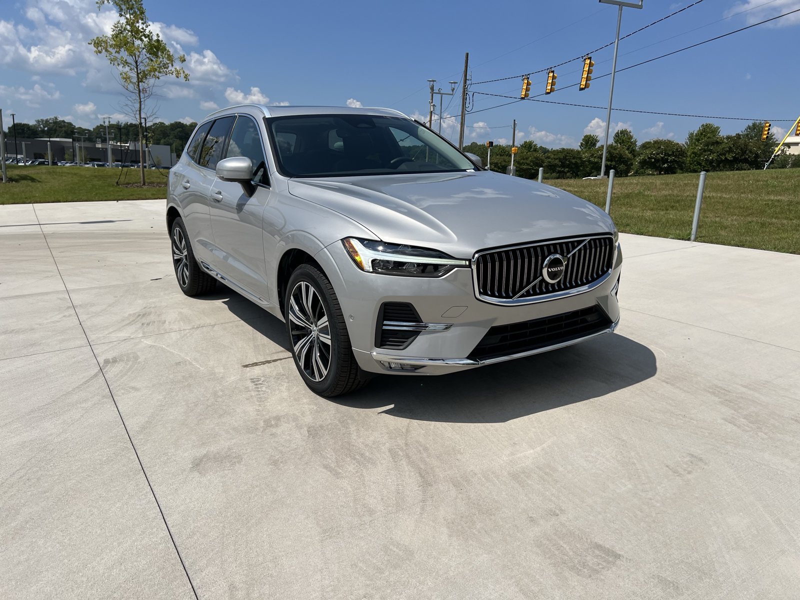 Used 2023 Volvo XC60 B5 Plus w/ Protection Package Premier FWD image 2