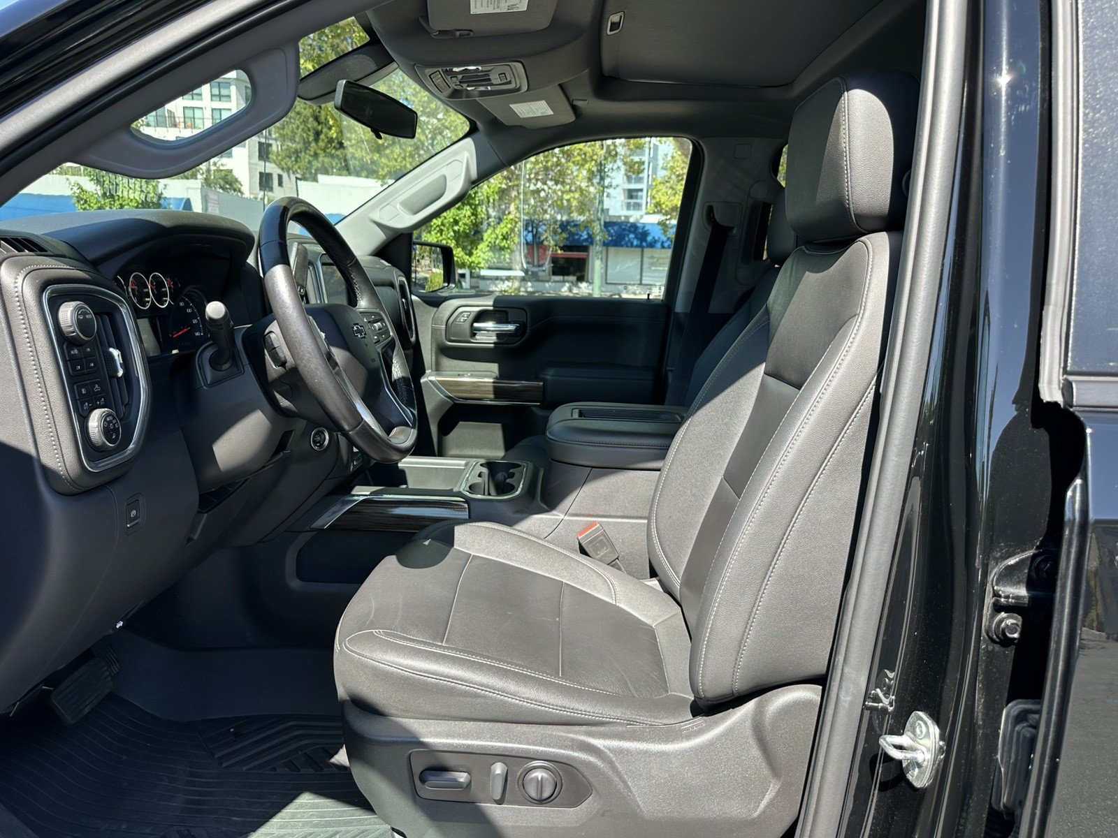 Used 2022 Chevrolet Silverado 1500 LT Trail Boss w/ LT Trail Boss Premium Package AWD/4WD image 18