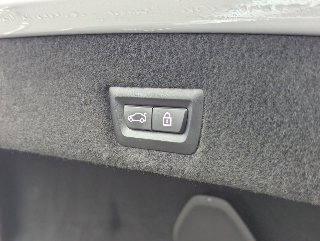 Used 2019 BMW 740i w/ Executive Package image 31