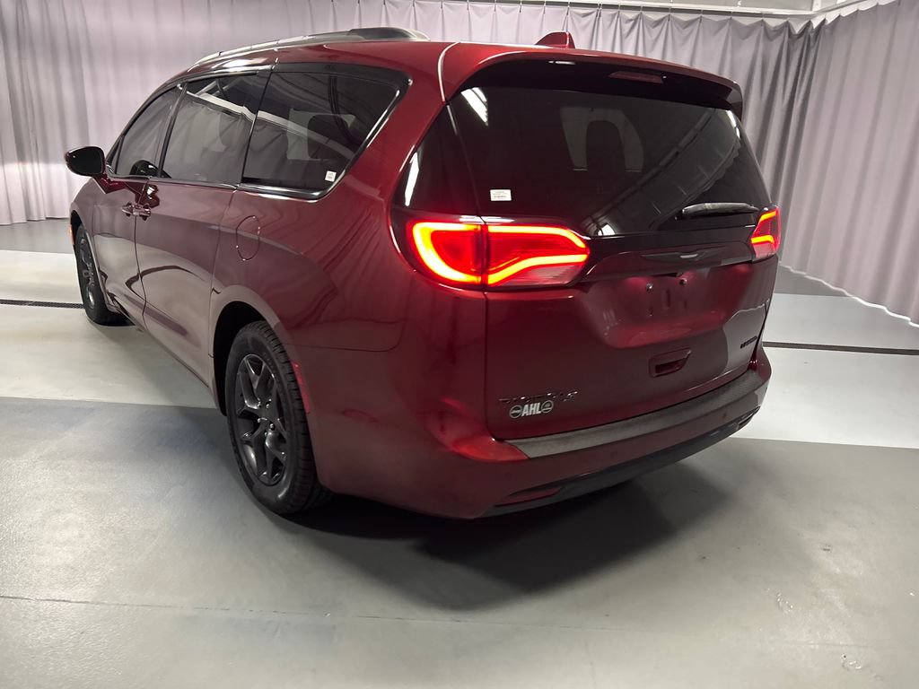 Used 2019 Chrysler Pacifica Limited w/ S Appearance Package FWD image 5