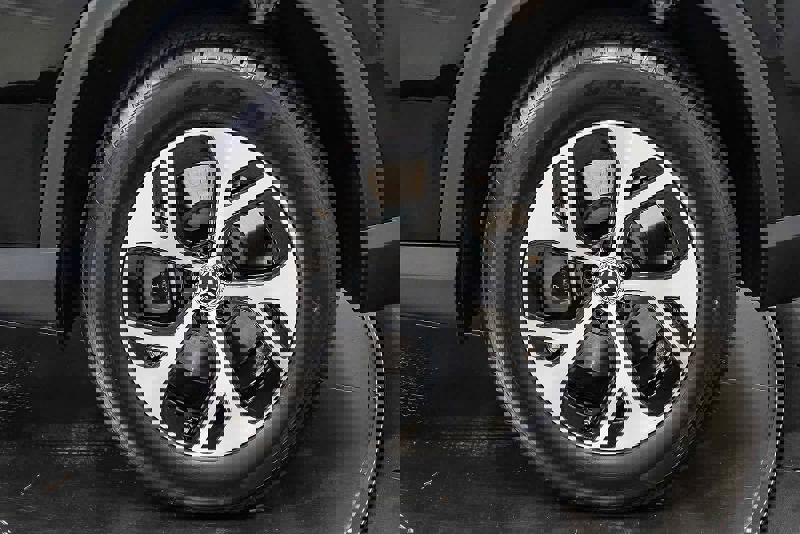 Used 2025 Mercedes-Benz GLC 350e image 10