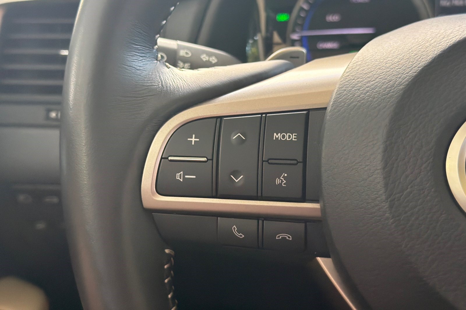 Certified 2022 Lexus RX 450hL AWD w/ Premium Package image 29
