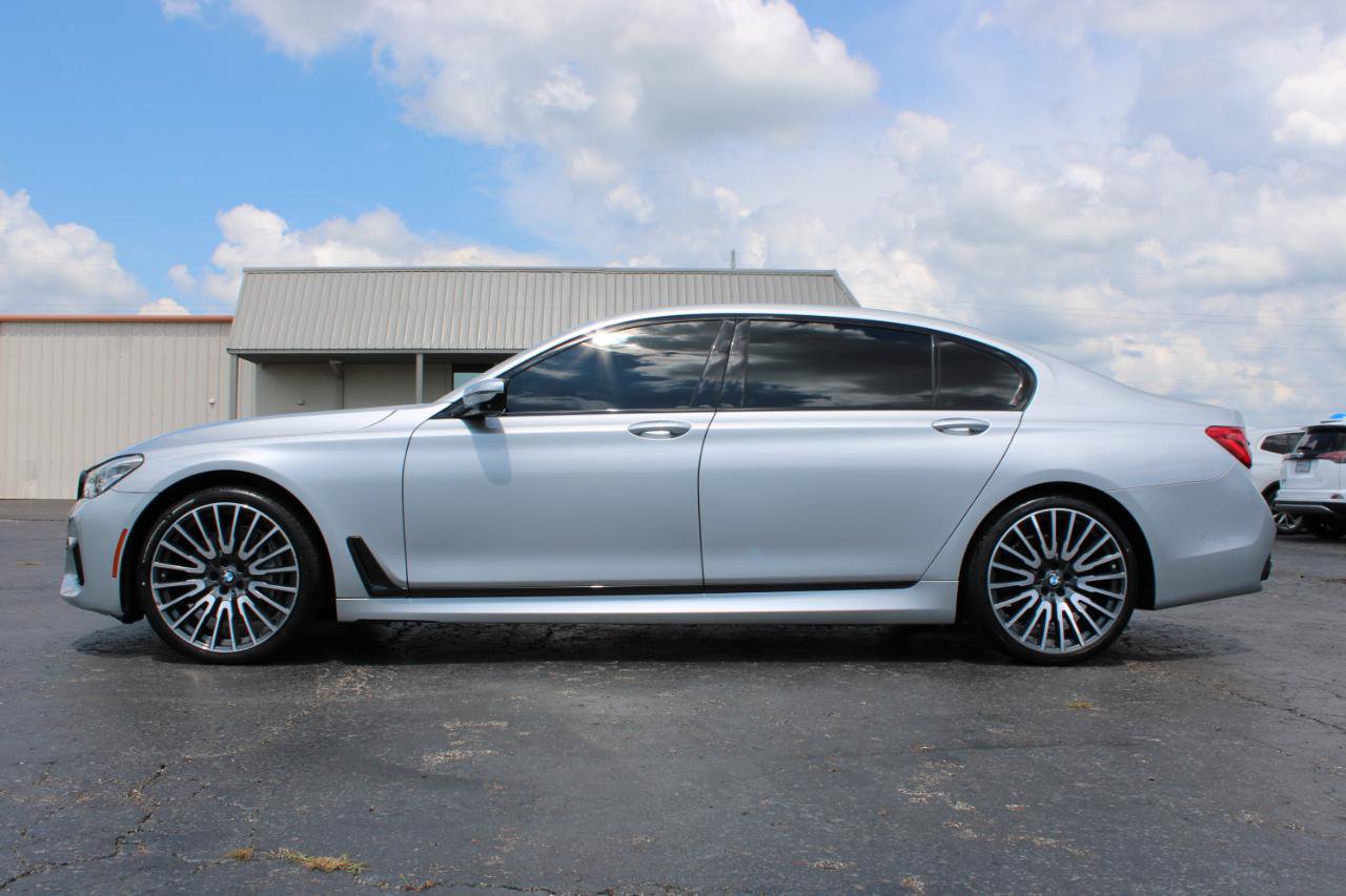 Used 2017 BMW 750i RWD image 10