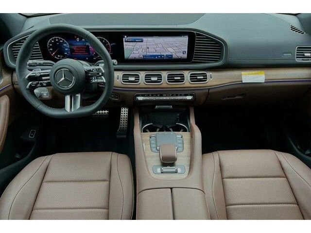 Used 2024 Mercedes-Benz GLS 450 4MATIC image 9