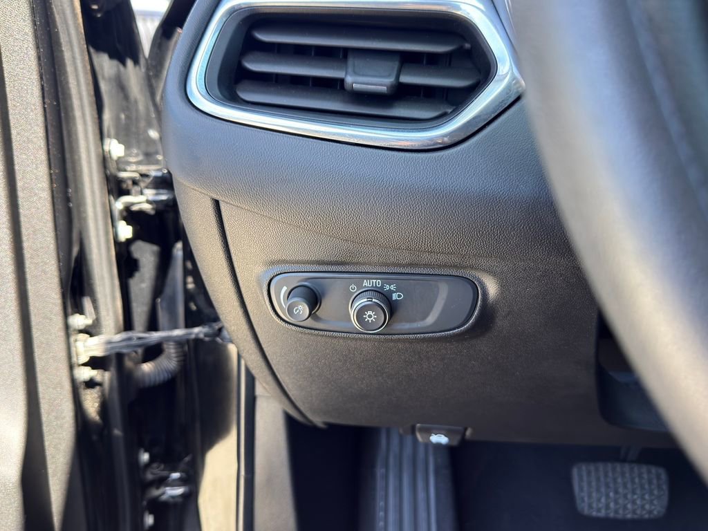 Used 2022 Chevrolet Equinox LS w/ LS Convenience Package image 27