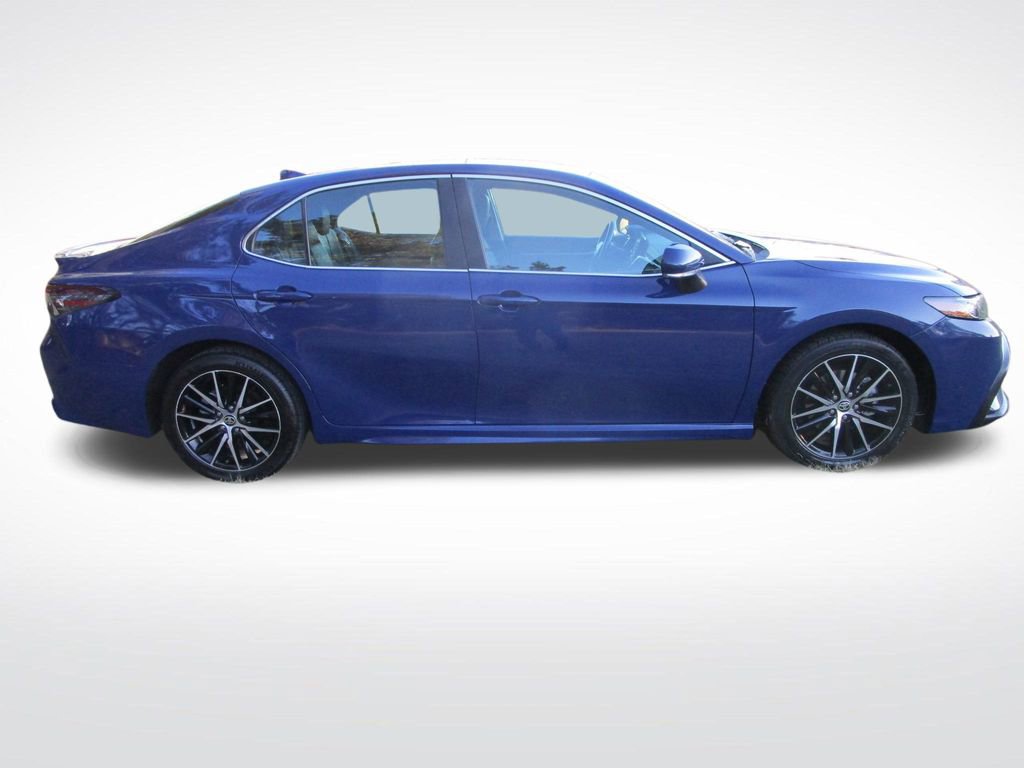 Used 2024 Toyota Camry SE image 6