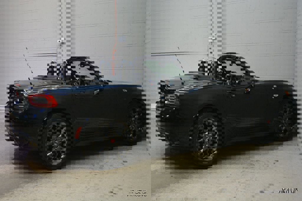 Used 2017 FIAT 124 Spider Abarth RWD image 30