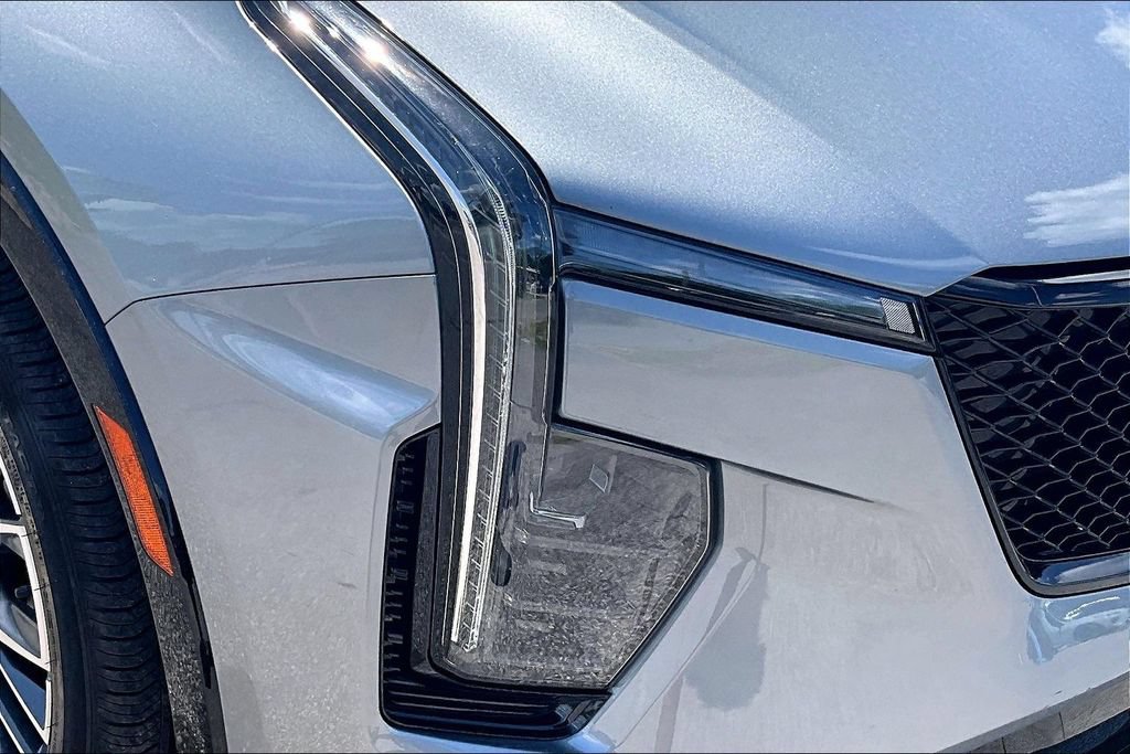 Used 2024 Cadillac XT4 Sport AWD/4WD image 32
