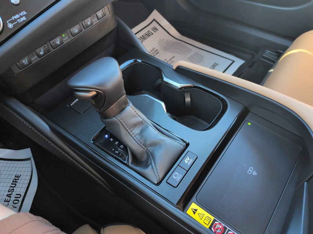 Used 2025 Lexus ES 300h Ultra Luxury w/ Accessory Package (Z1) FWD image 24