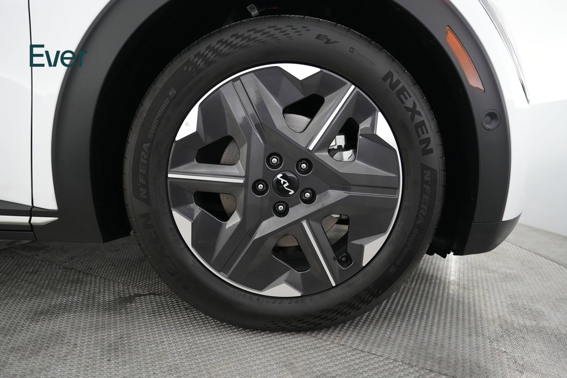 Used 2025 Kia EV6 Light w/ Light LR Technology Package RWD image 20