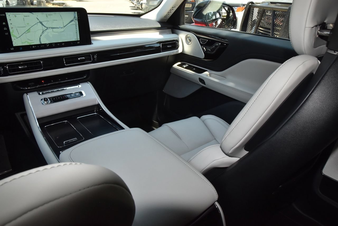 Certified 2026 Lincoln Aviator Reserve AWD/4WD image 18