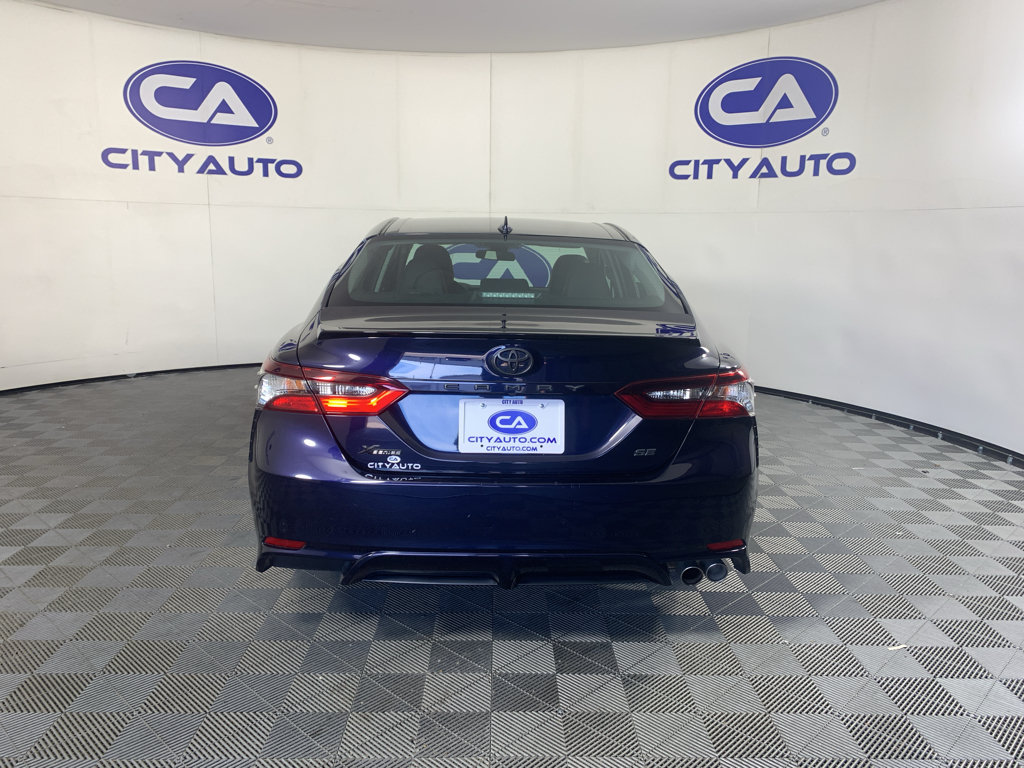 Used 2022 Toyota Camry SE FWD image 4