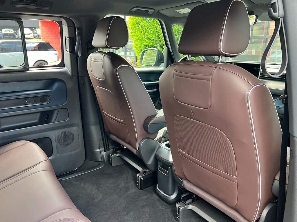 Used 2025 Volkswagen ID. Buzz Pro S image 32