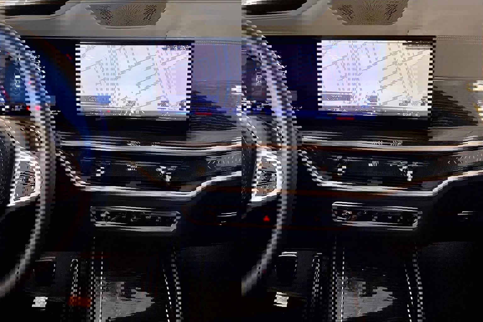 Used 2025 BMW X7 xDrive40i w/ M Sport Package image 6