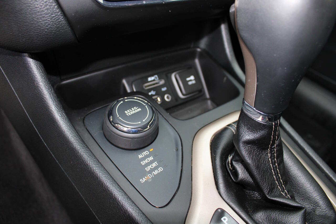 Used 2016 Jeep Cherokee High Altitude AWD/4WD image 17