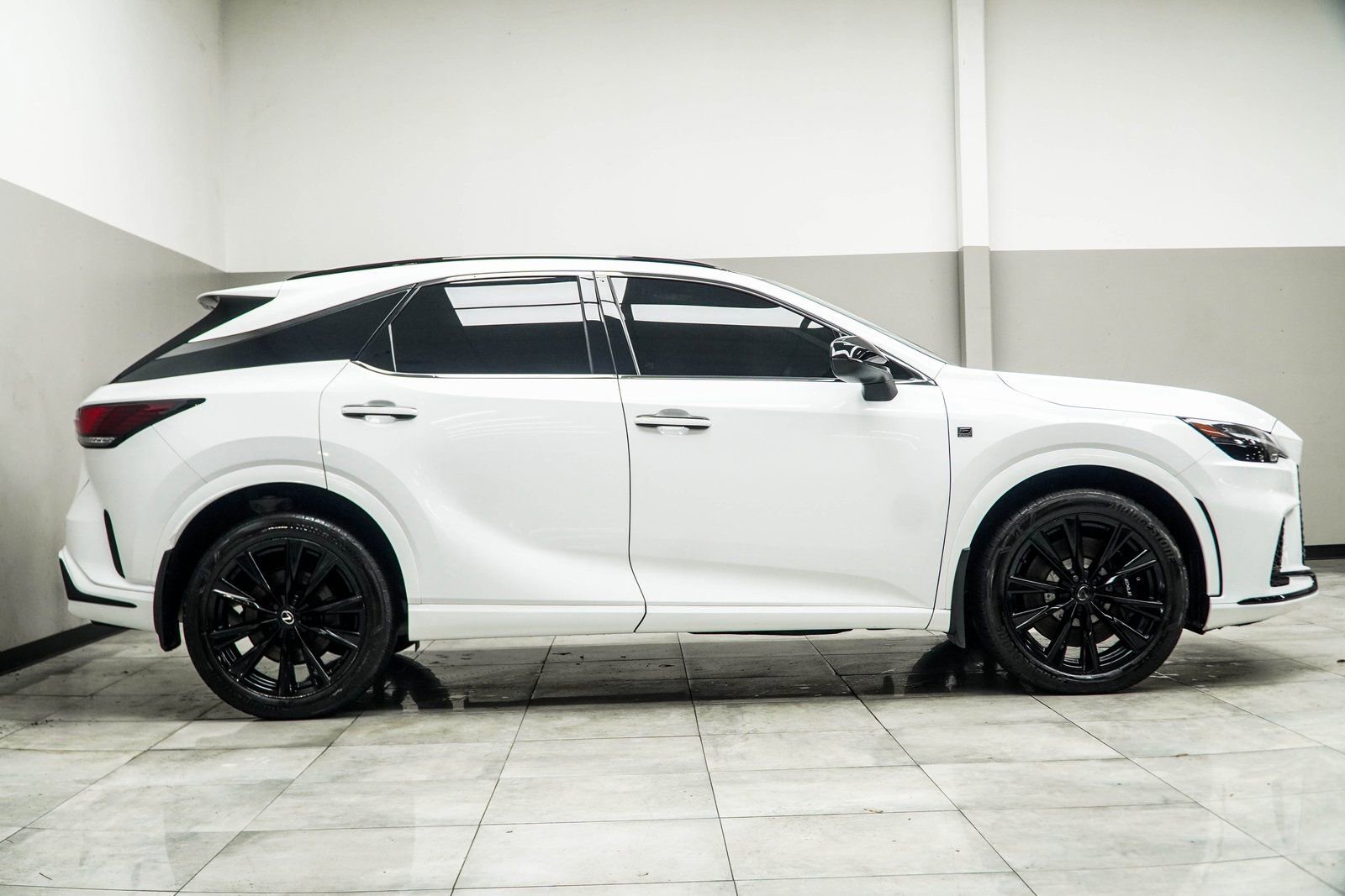 Used 2024 Lexus RX 500h F Sport w/ Cold Area Package AWD/4WD image 6