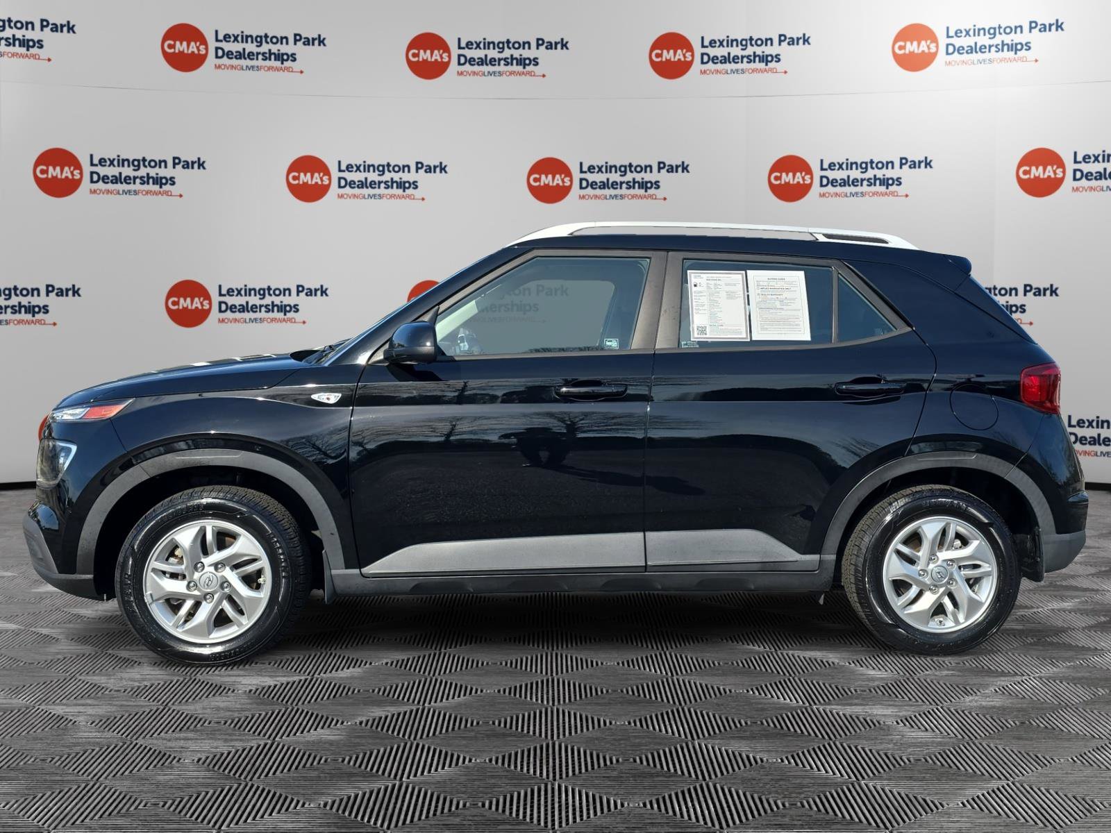 Used 2020 Hyundai Venue SEL image 4