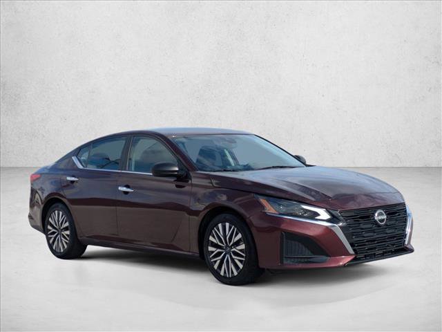 Used 2024 Nissan Altima 2.5 SV FWD image 3