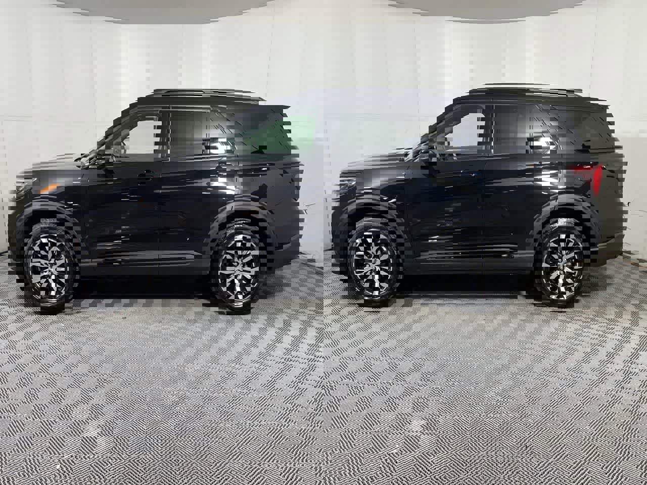 Used 2025 Ford Explorer ST-Line image 5