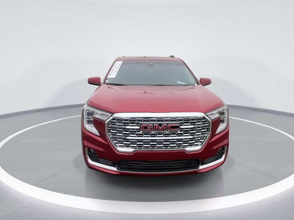 Used 2024 GMC Terrain Denali image 3