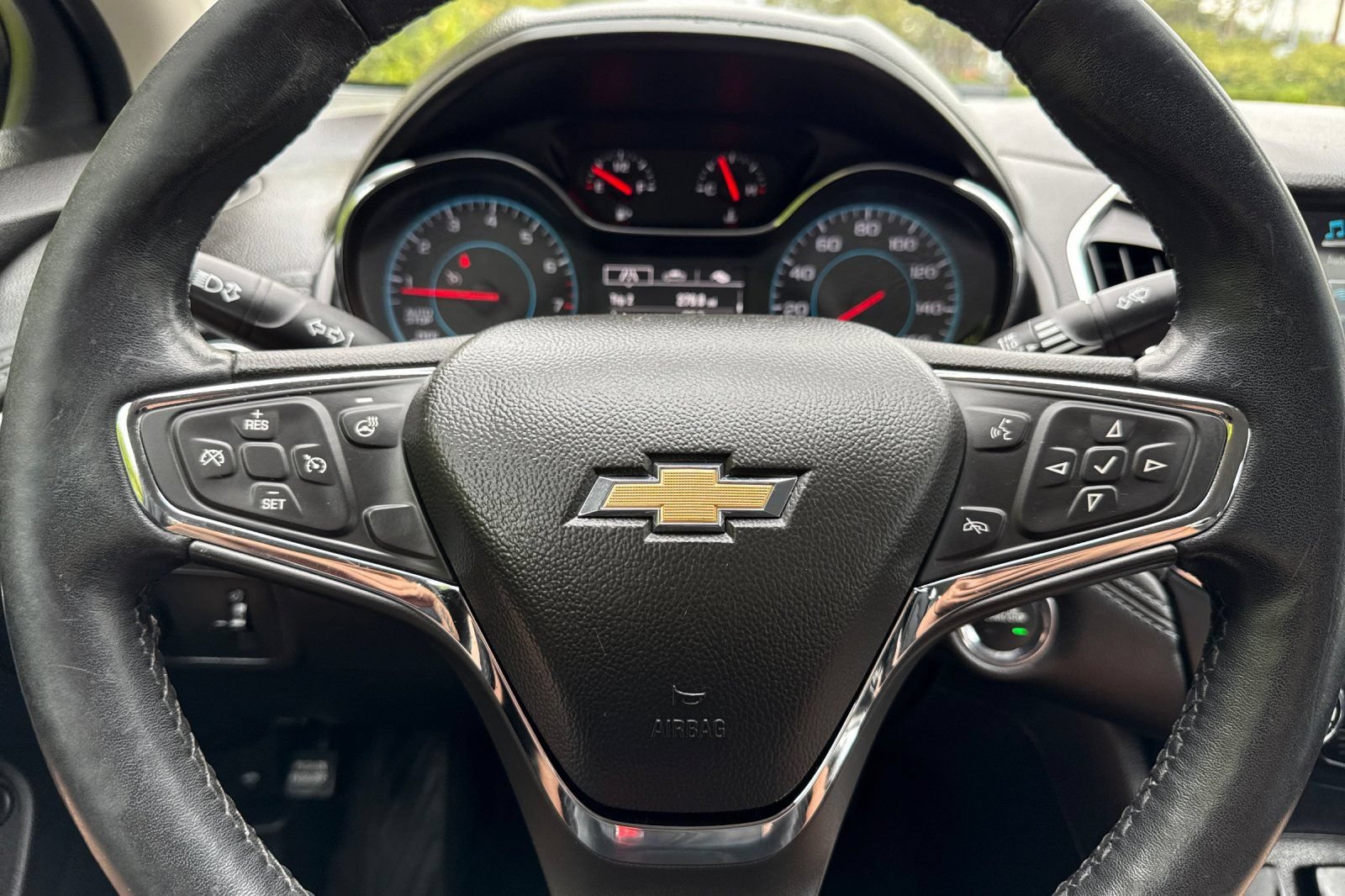 Used 2017 Chevrolet Cruze Premier FWD image 22