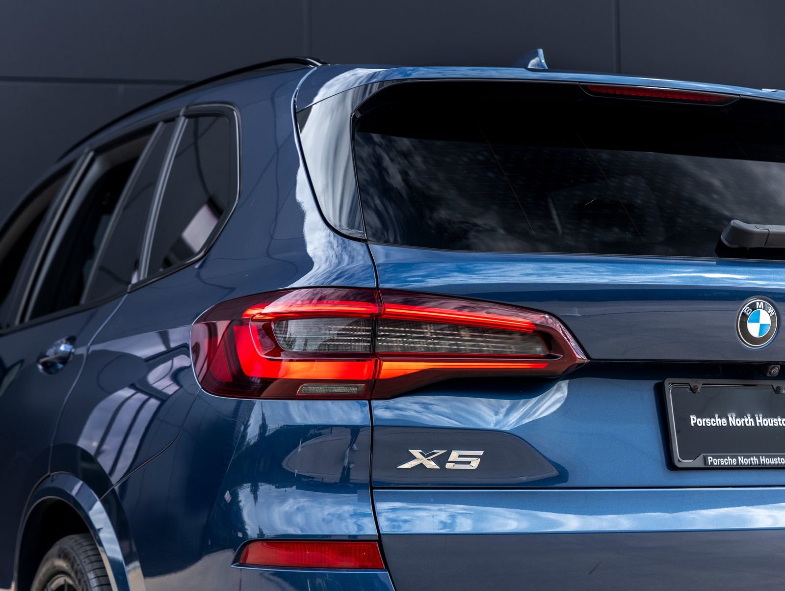 Used 2023 BMW X5 sDrive40i w/ M Sport Package image 12