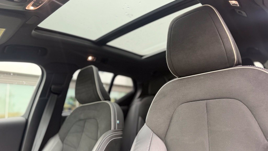Used 2021 Volvo XC40 T5 R-Design w/ Advanced Package AWD/4WD image 17