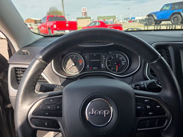 Used 2019 Jeep Cherokee Latitude Plus w/ Comfort/Convenience Group AWD/4WD image 14