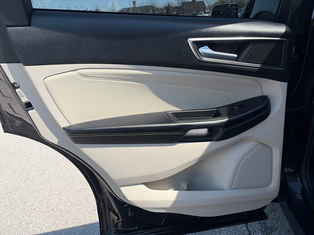 Used 2023 Ford Edge Titanium w/ Class II Trailer Tow Package AWD/4WD image 27