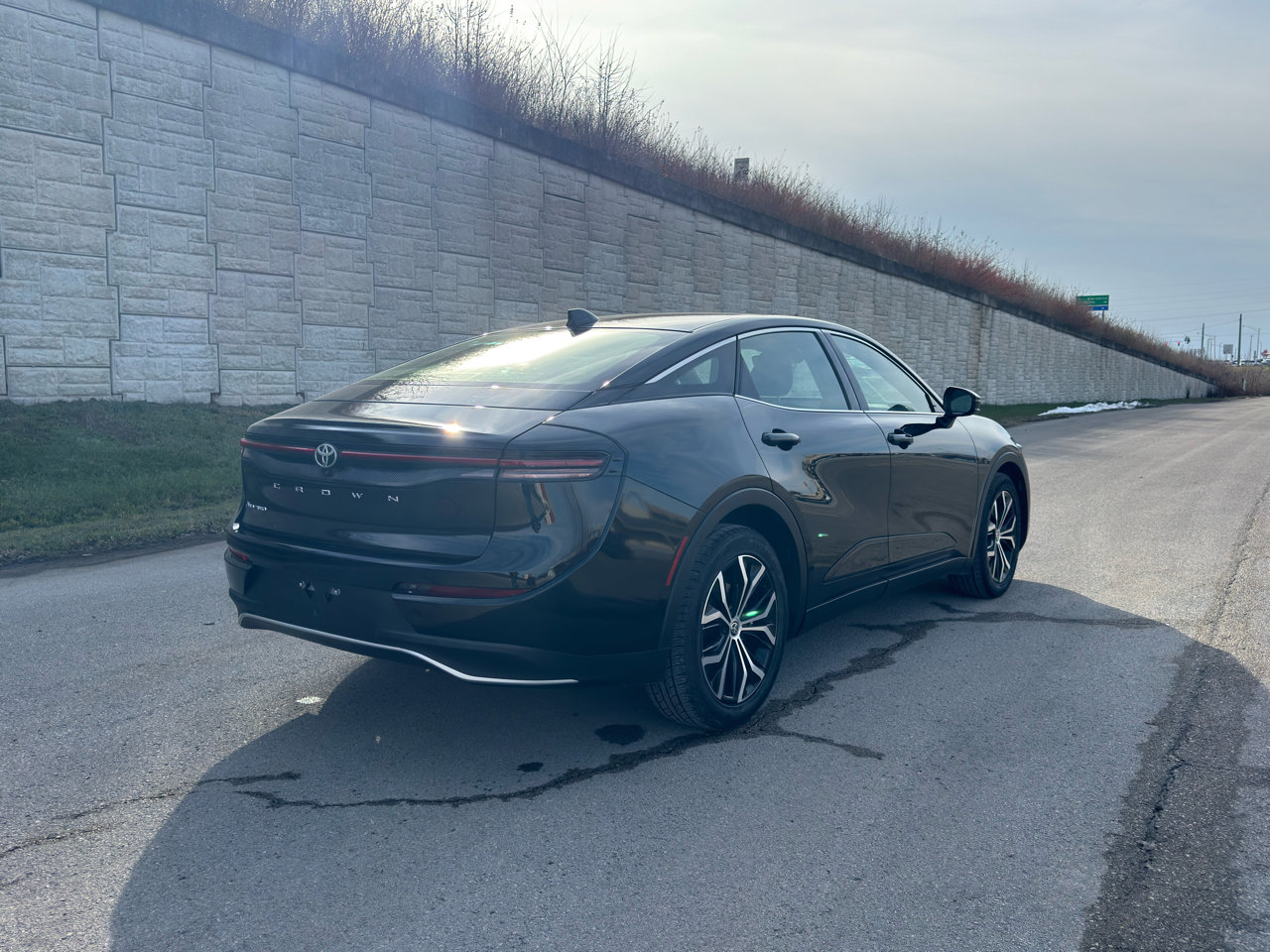 Used 2024 Toyota Crown XLE image 4