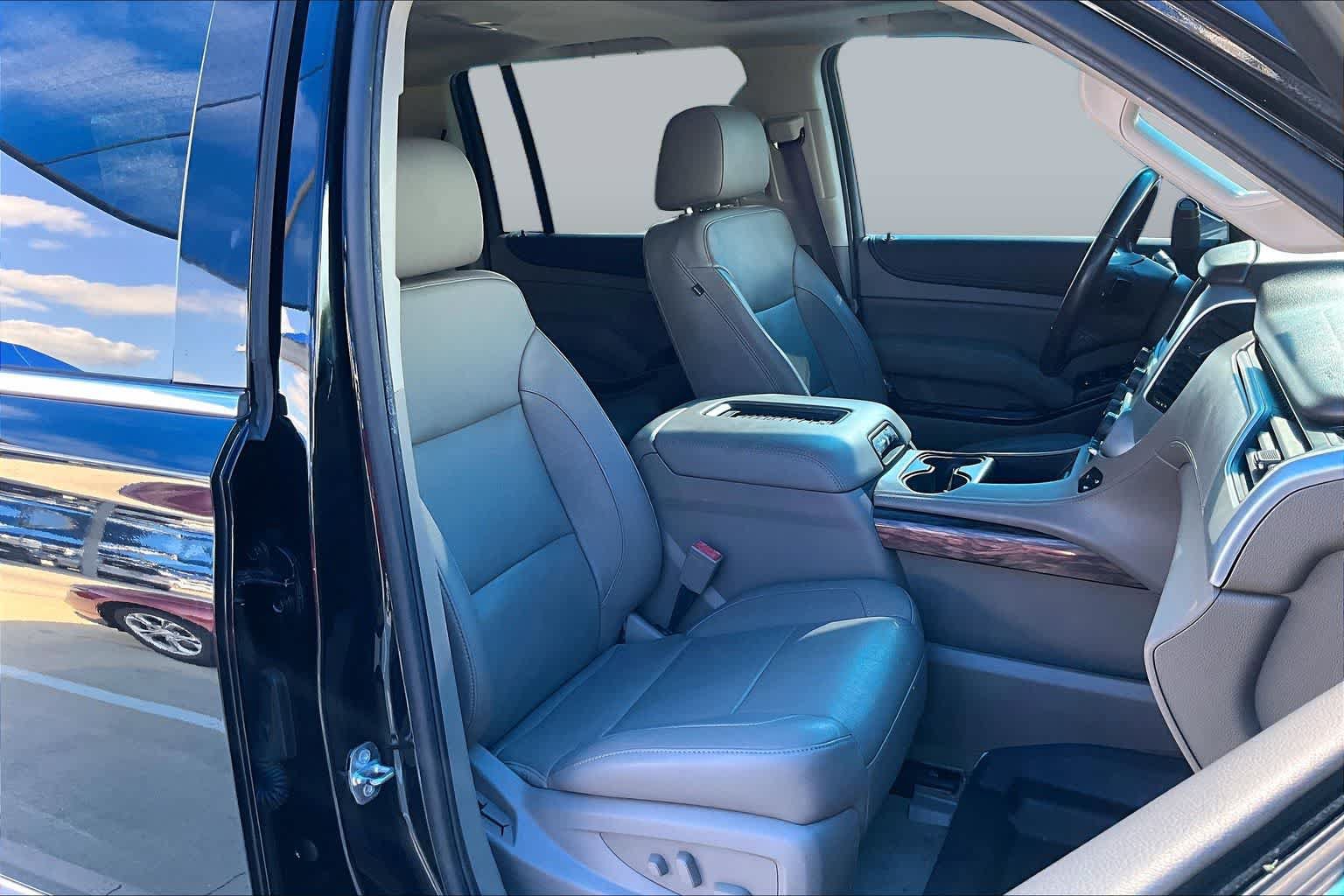 Used 2017 GMC Yukon XL SLT w/ Premium Edition RWD image 9