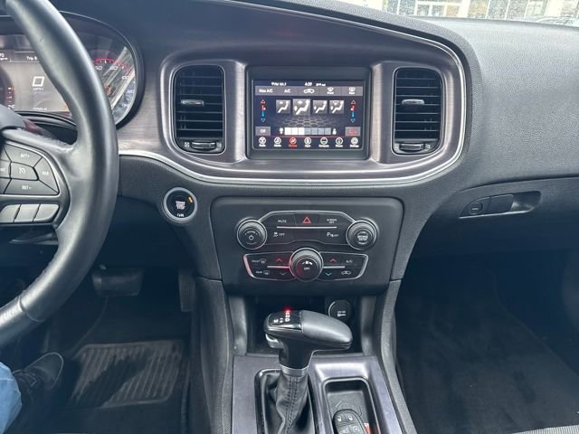 Used 2018 Dodge Charger SXT w/ Blacktop Package image 17