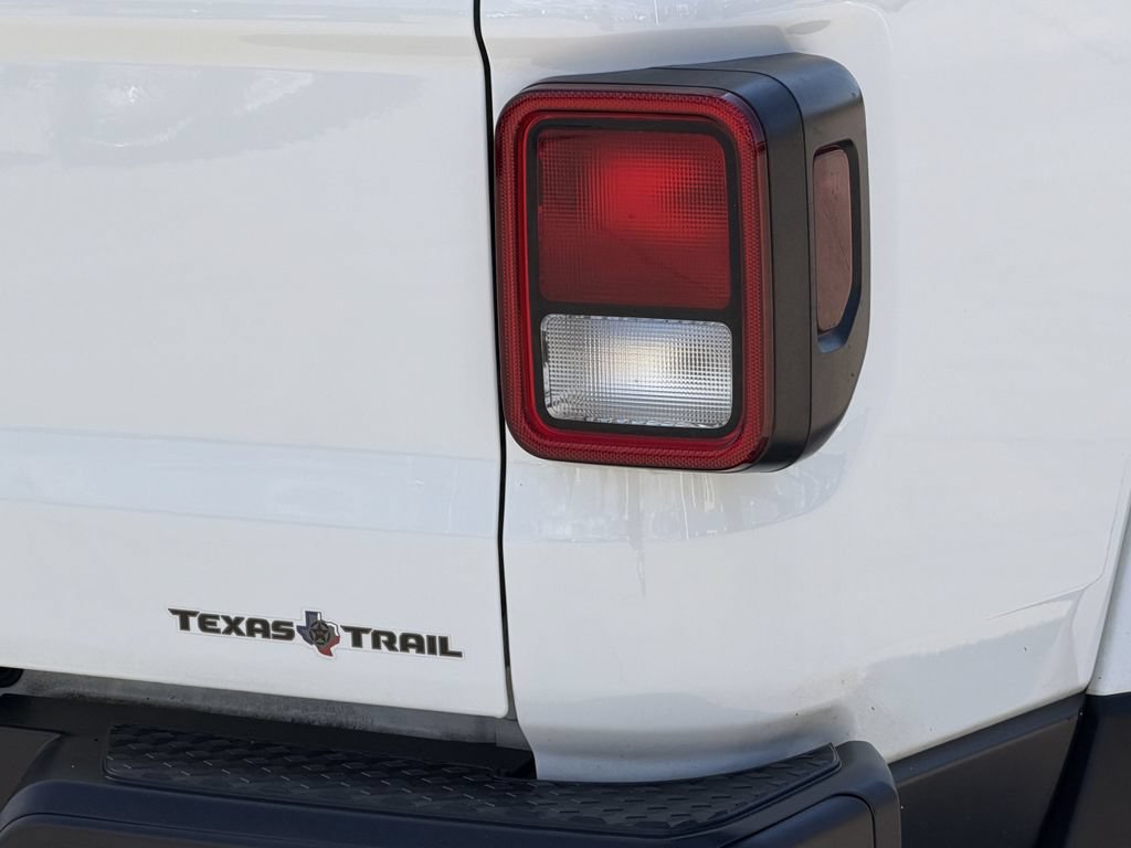 Used 2025 Jeep Gladiator Sport AWD/4WD image 11