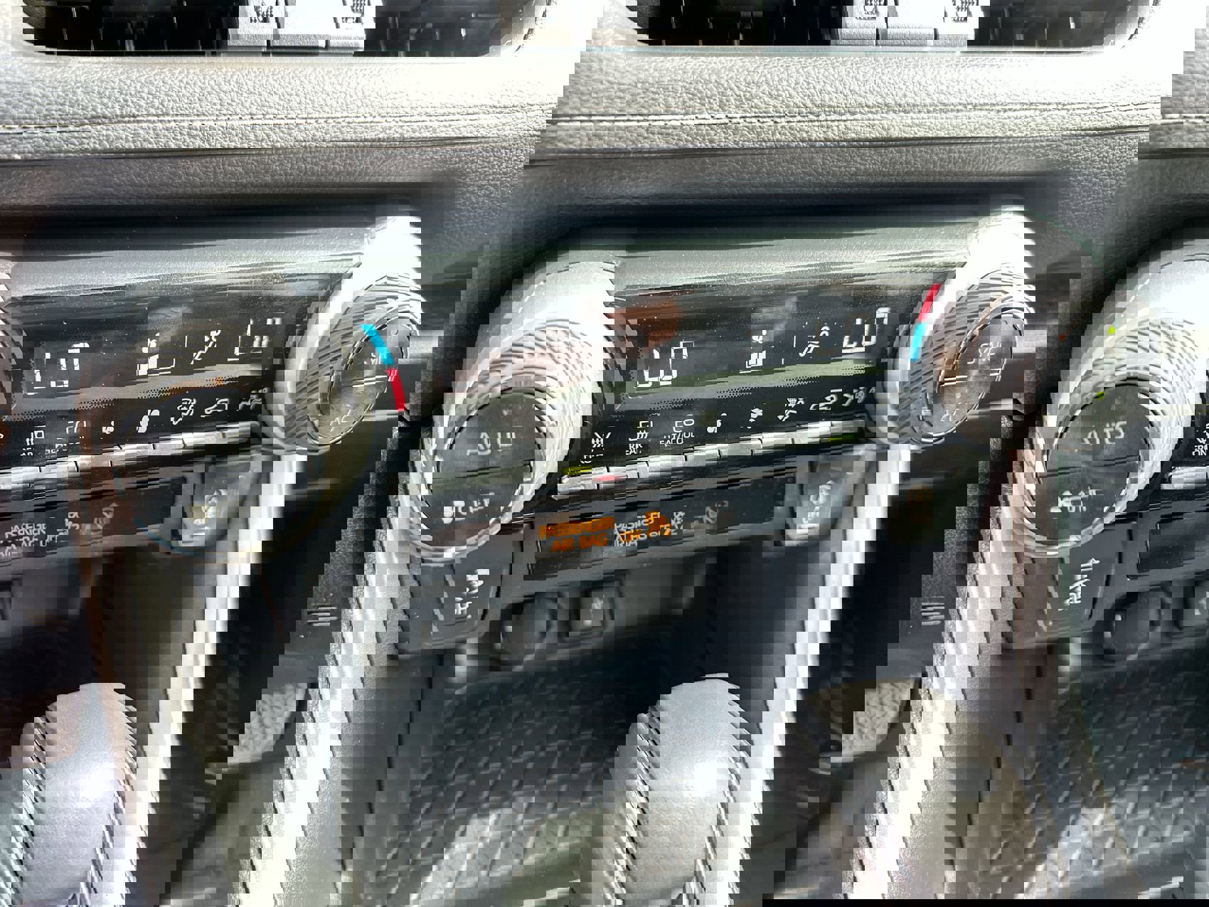 Used 2021 Toyota RAV4 XLE Premium image 18