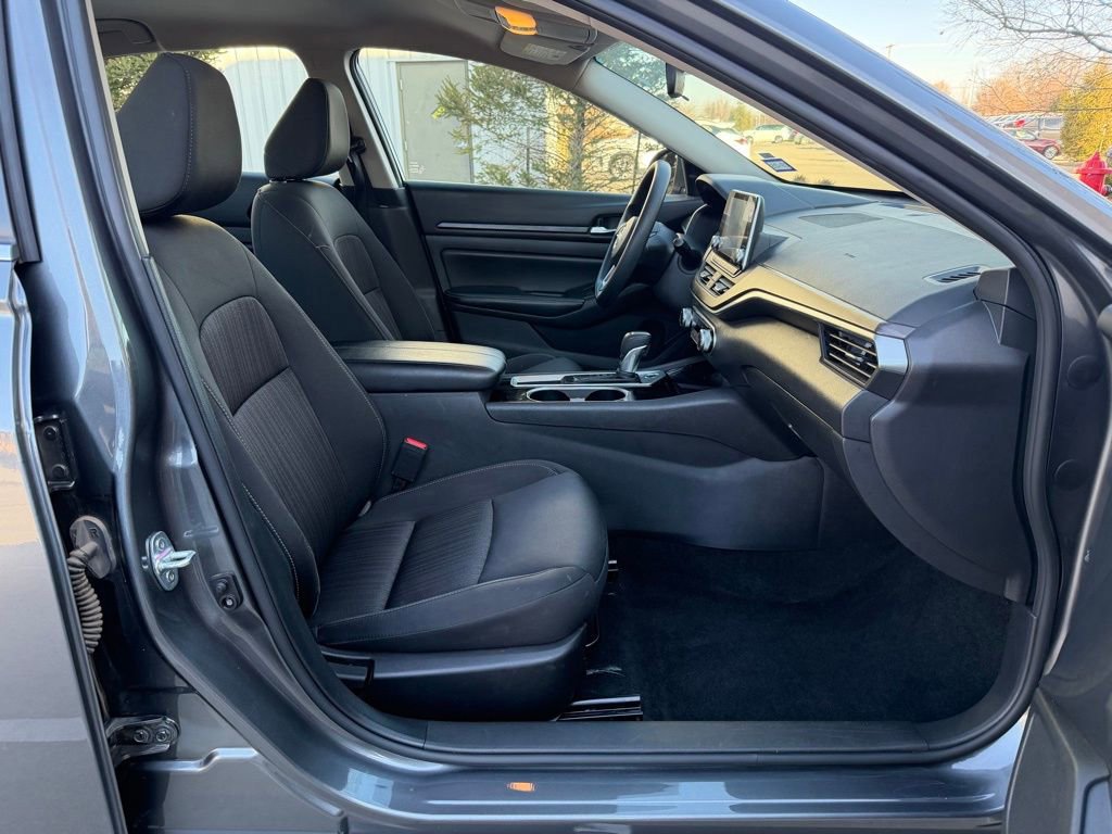 Used 2024 Nissan Altima 2.5 SV image 27