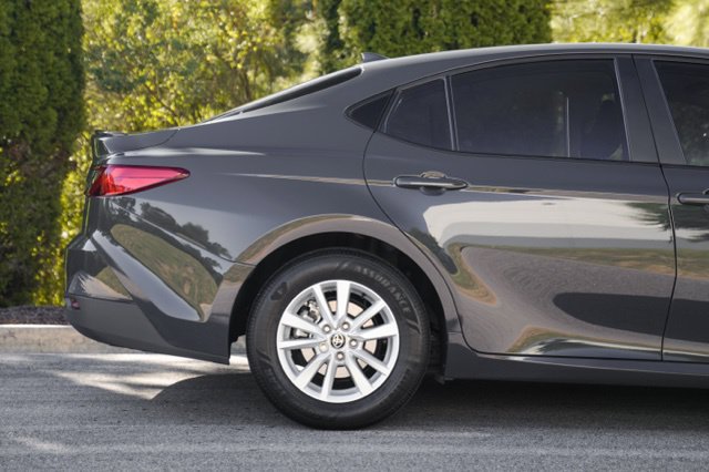 Used 2025 Toyota Camry LE w/ Convenience Package FWD image 9