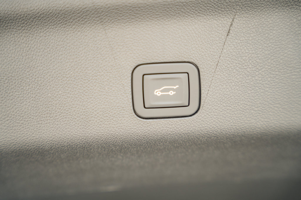 Used 2026 Chevrolet Tahoe Premier AWD/4WD image 11