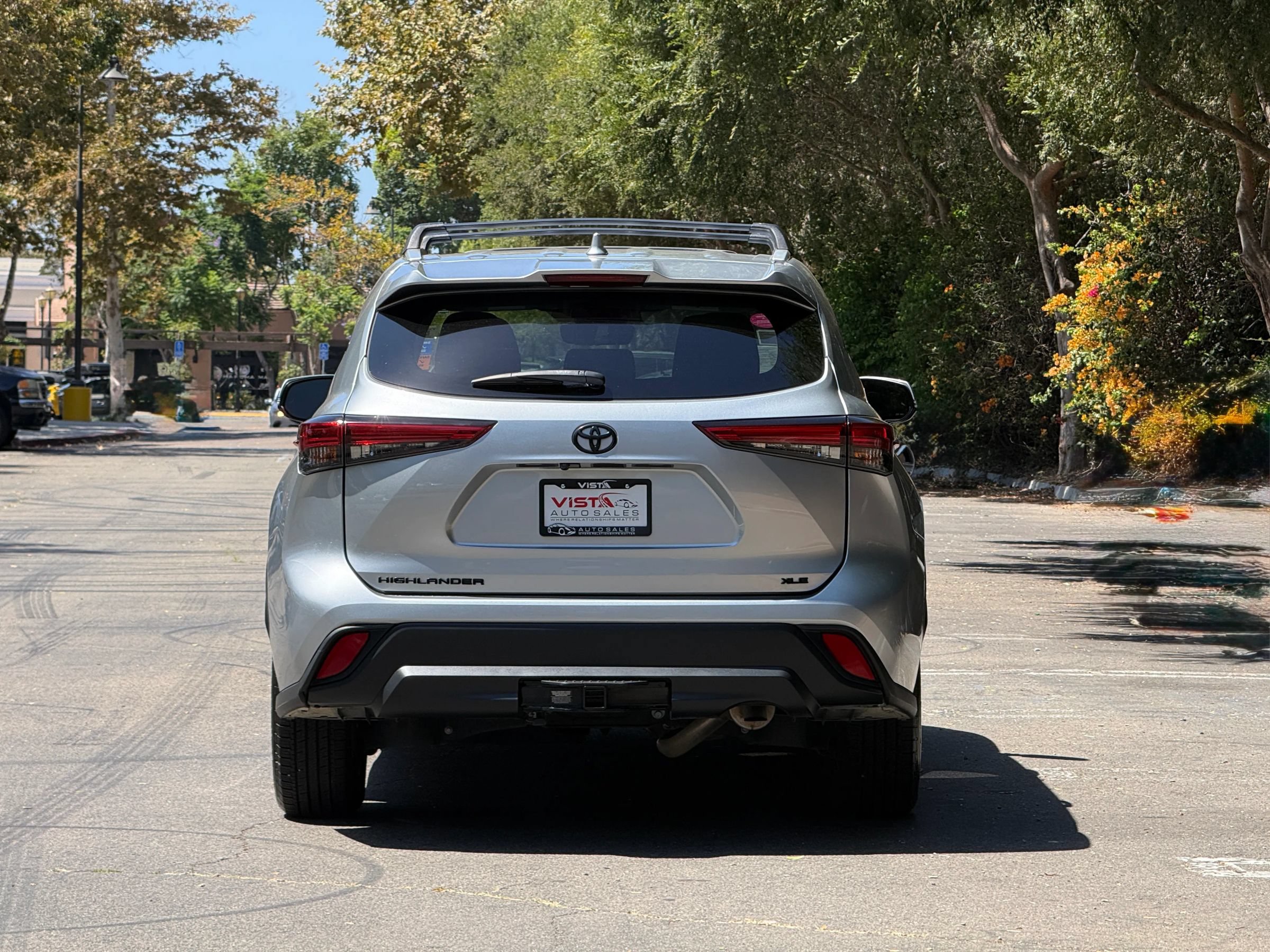 Used 2022 Toyota Highlander XLE FWD image 4