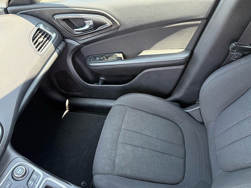 Used 2016 Chrysler 200 Limited FWD image 23