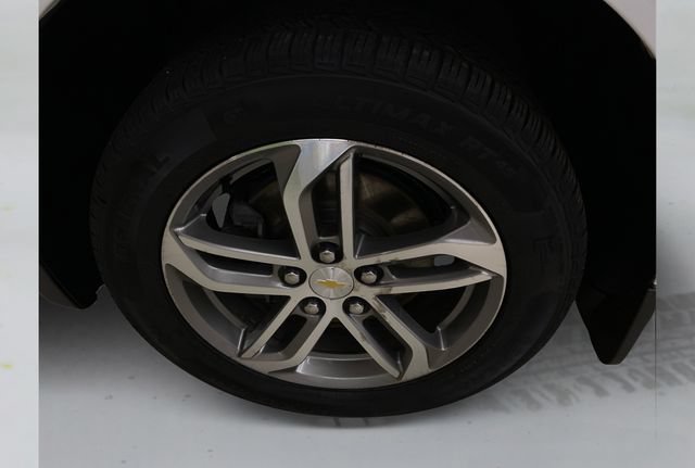 Used 2017 Chevrolet Equinox Premier w/ Enhanced Convenience Package AWD/4WD image 19