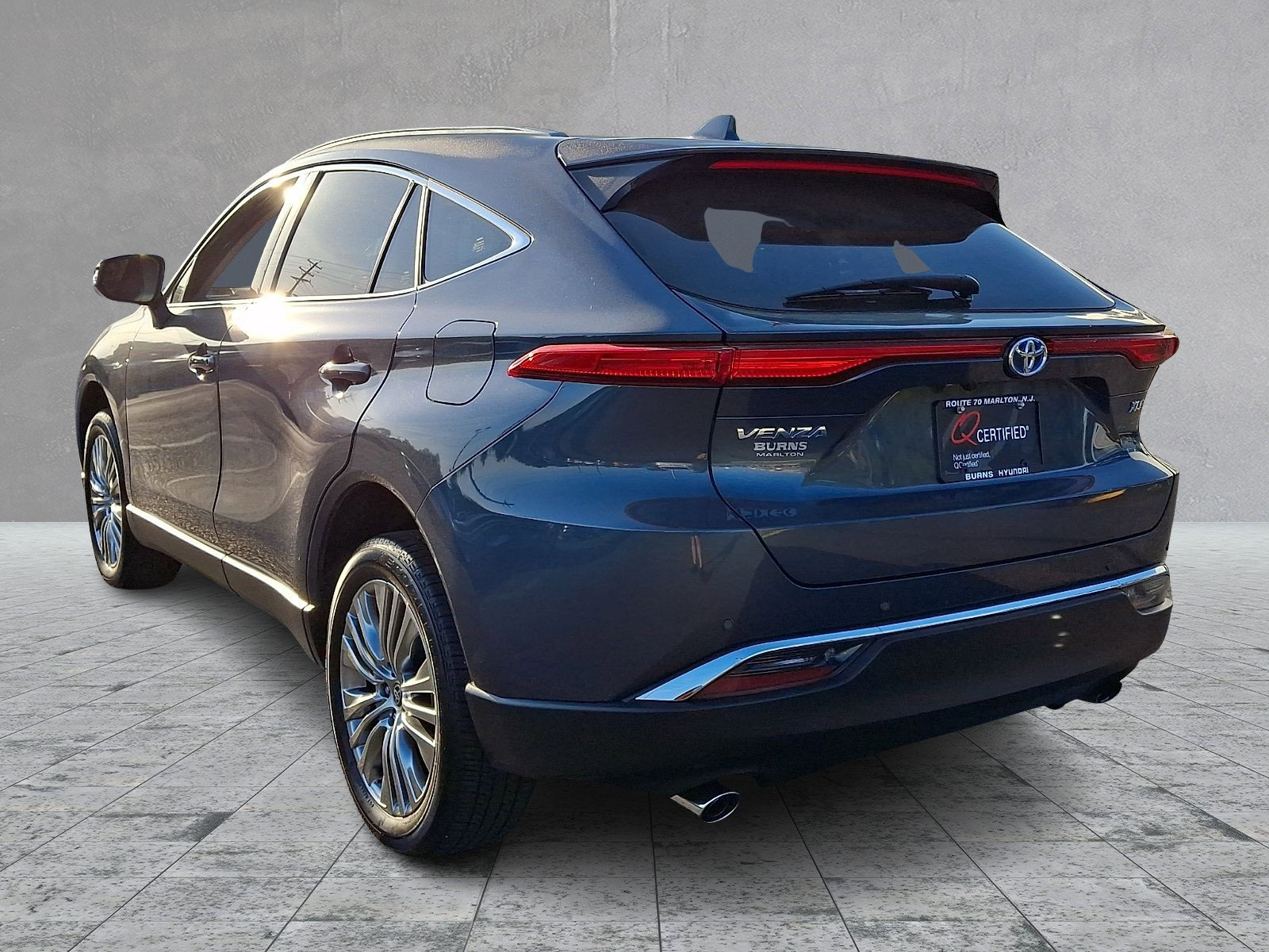 Used 2023 Toyota Venza XLE AWD/4WD image 7