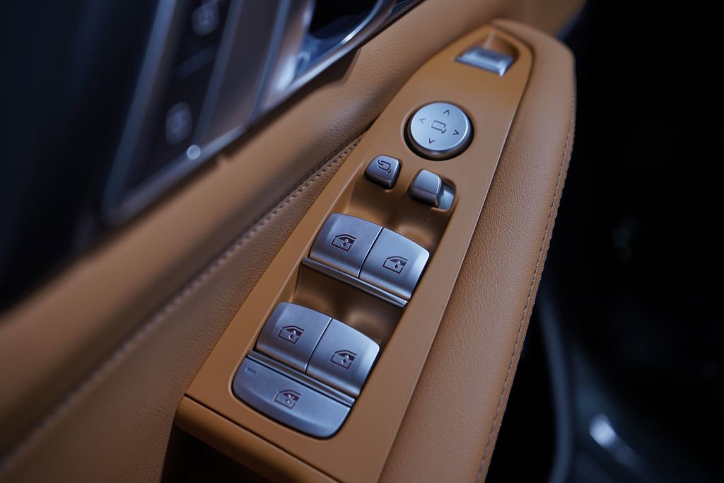 Used 2025 BMW X7 xDrive40i w/ M Sport Package image 18