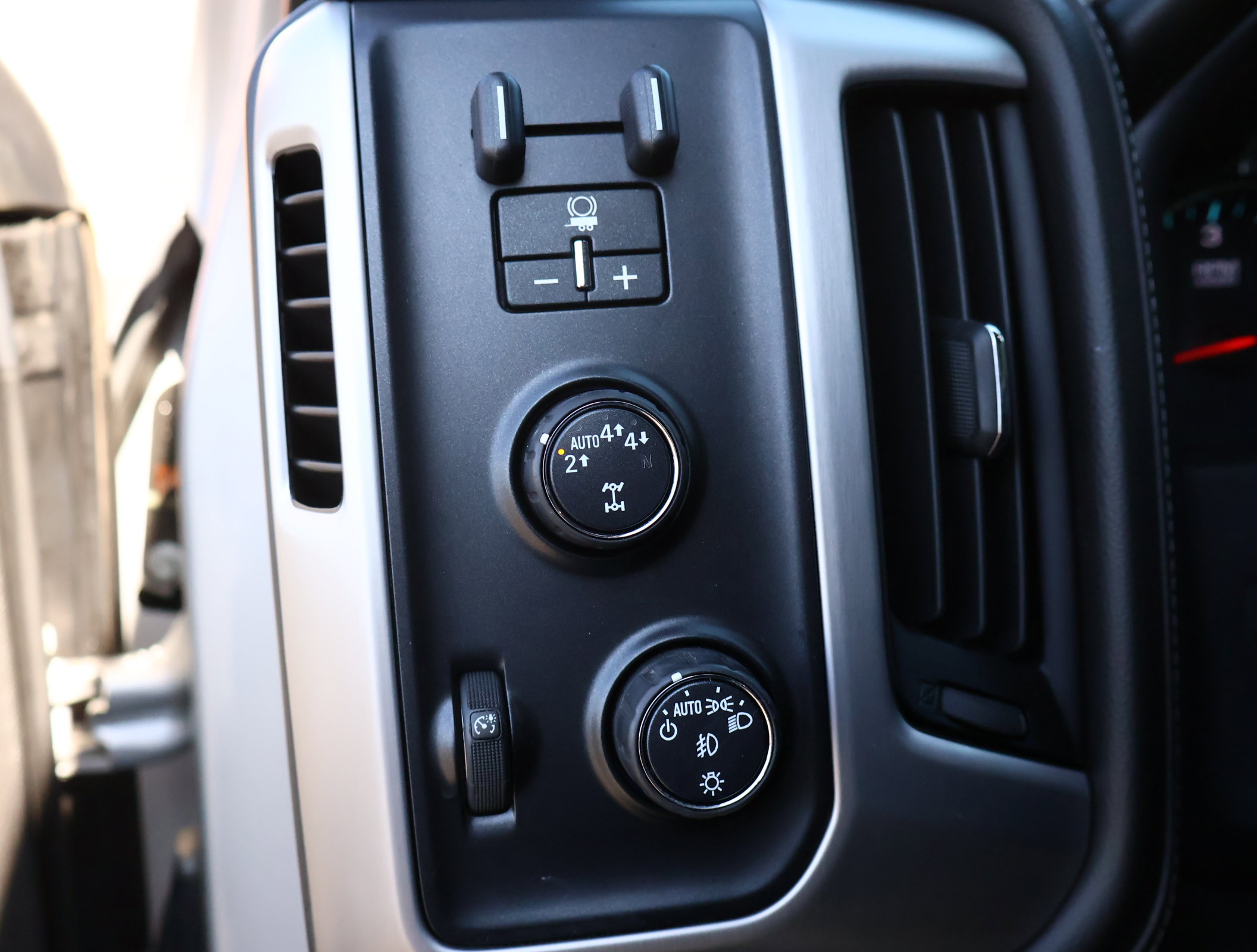 Used 2018 GMC Sierra 1500 SLT w/ SLT Premium Package image 13